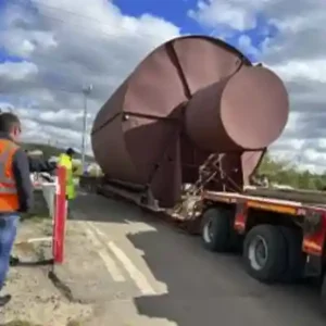 Перевозка низкорамным тралом негабаритной металлической конструкции